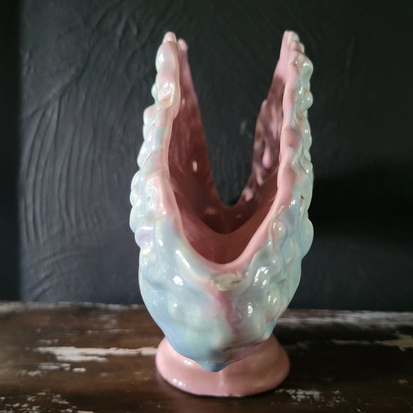 Vintage Royal Haeger Vase / Planter Fan Basket, Pink and Blue Royal Haeger - Picture 4 of 10